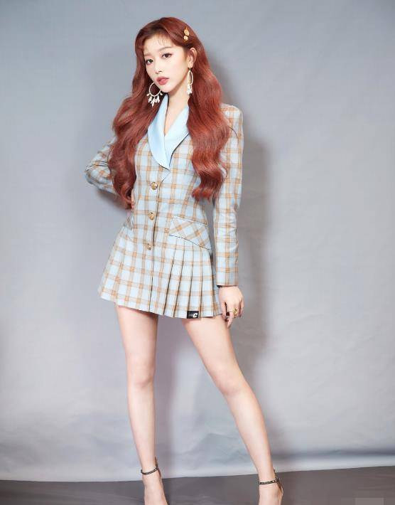 159的鞠婧祎,与168的孔雪儿撞衫,鞋子穿对了,才显身材_衣服_身高_效果