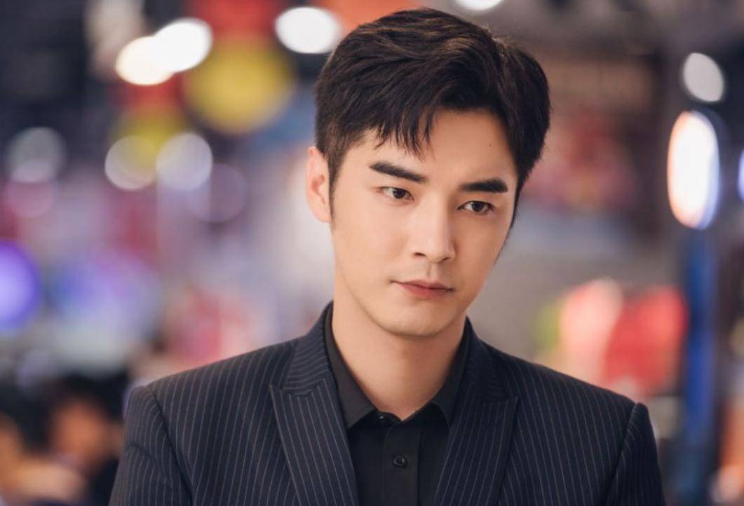 3,金世佳杨颖最近的营销攻势异常猛烈.