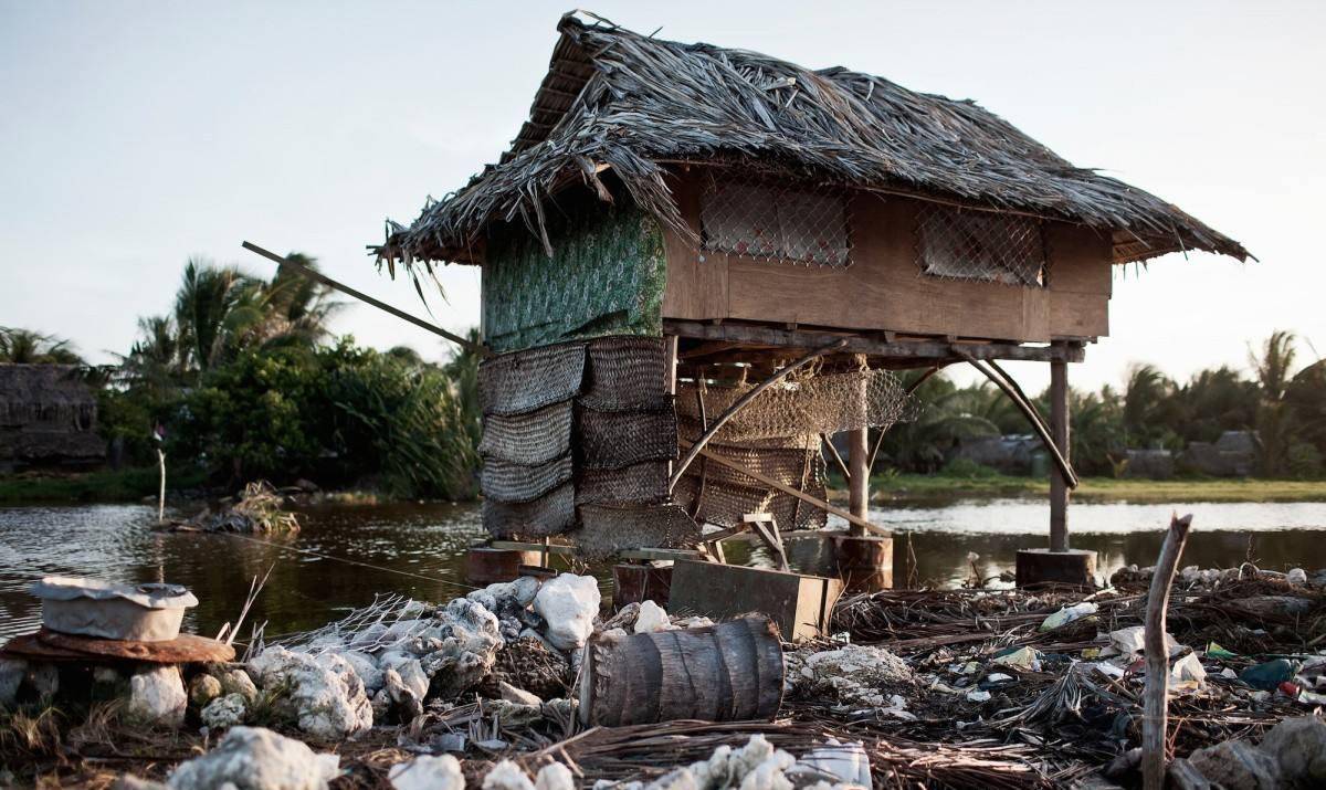 中国外交官吴钟华坚守孤岛3年从无到有一人建成一座大使馆