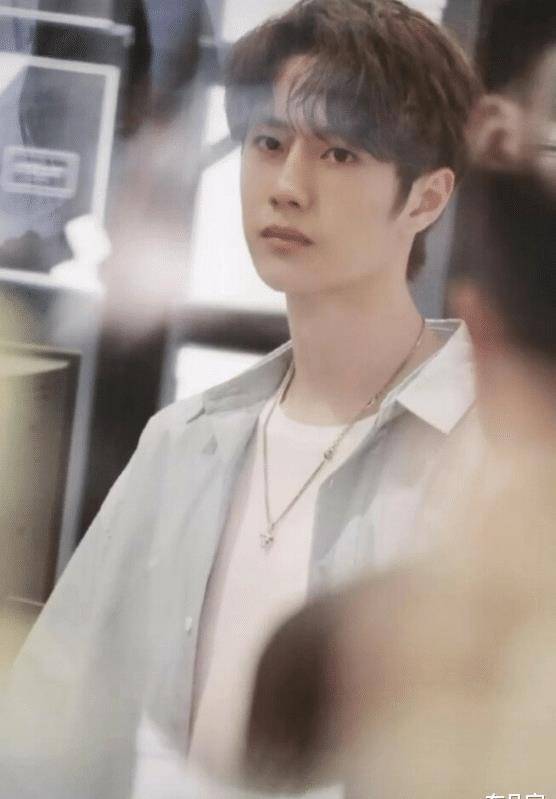 路人怼脸生图:王一博漫画脸贵族气质,看到刘亦菲真的被惊艳了!