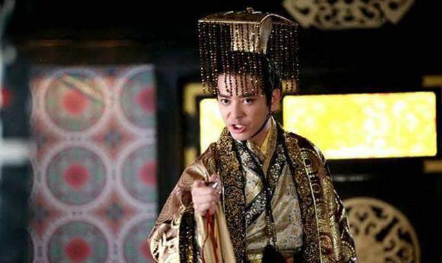 原创棍棒底下真能出孝子老皇帝死了儿子扶棺大喊你死得太晚了