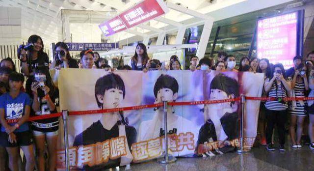 原创奥齐克笔下现实我与理想我如何解开偶像崇拜的莫比乌斯环