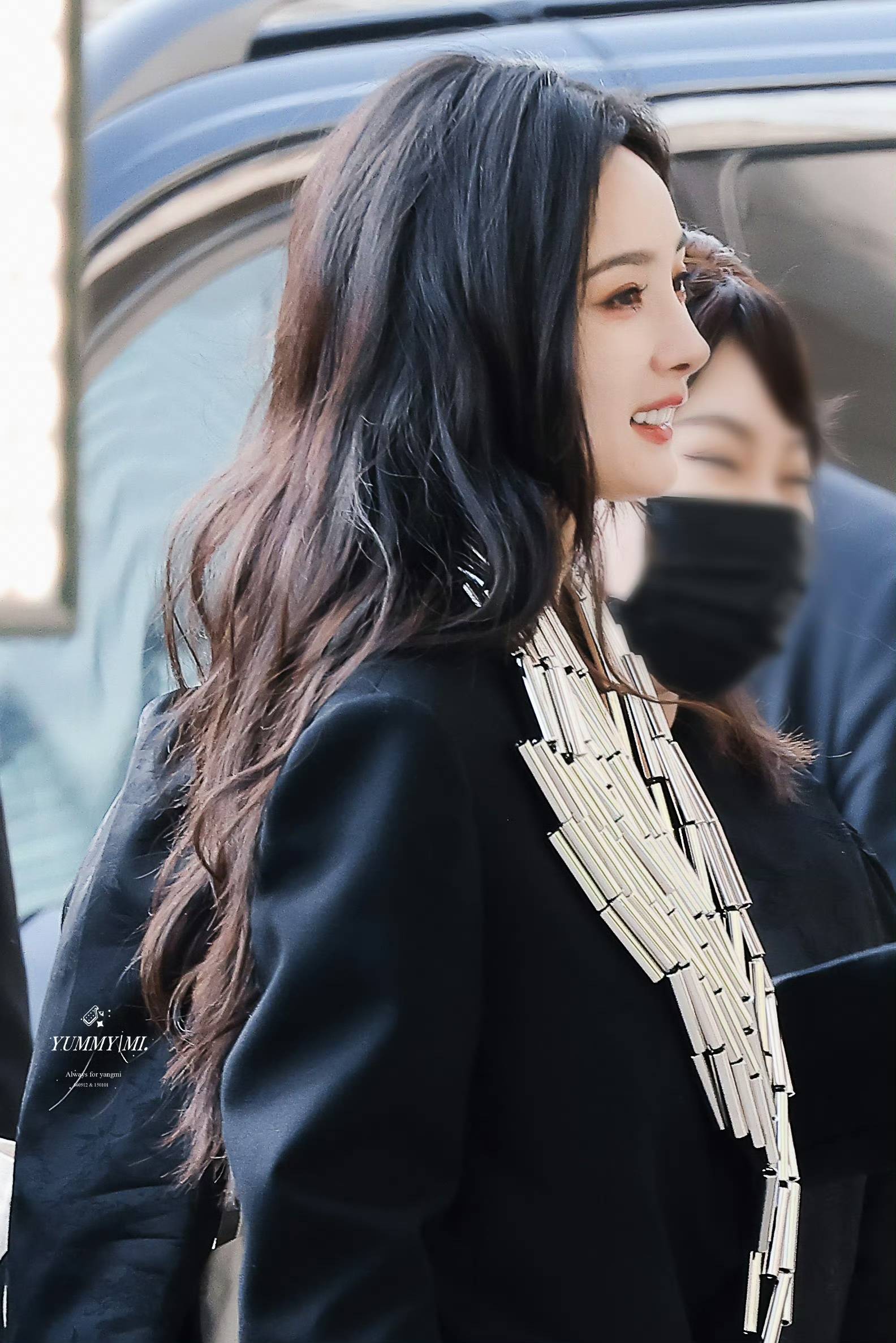 杨幂罗意威活动饭拍甜妹再现月牙笑甜美笑容统治世界