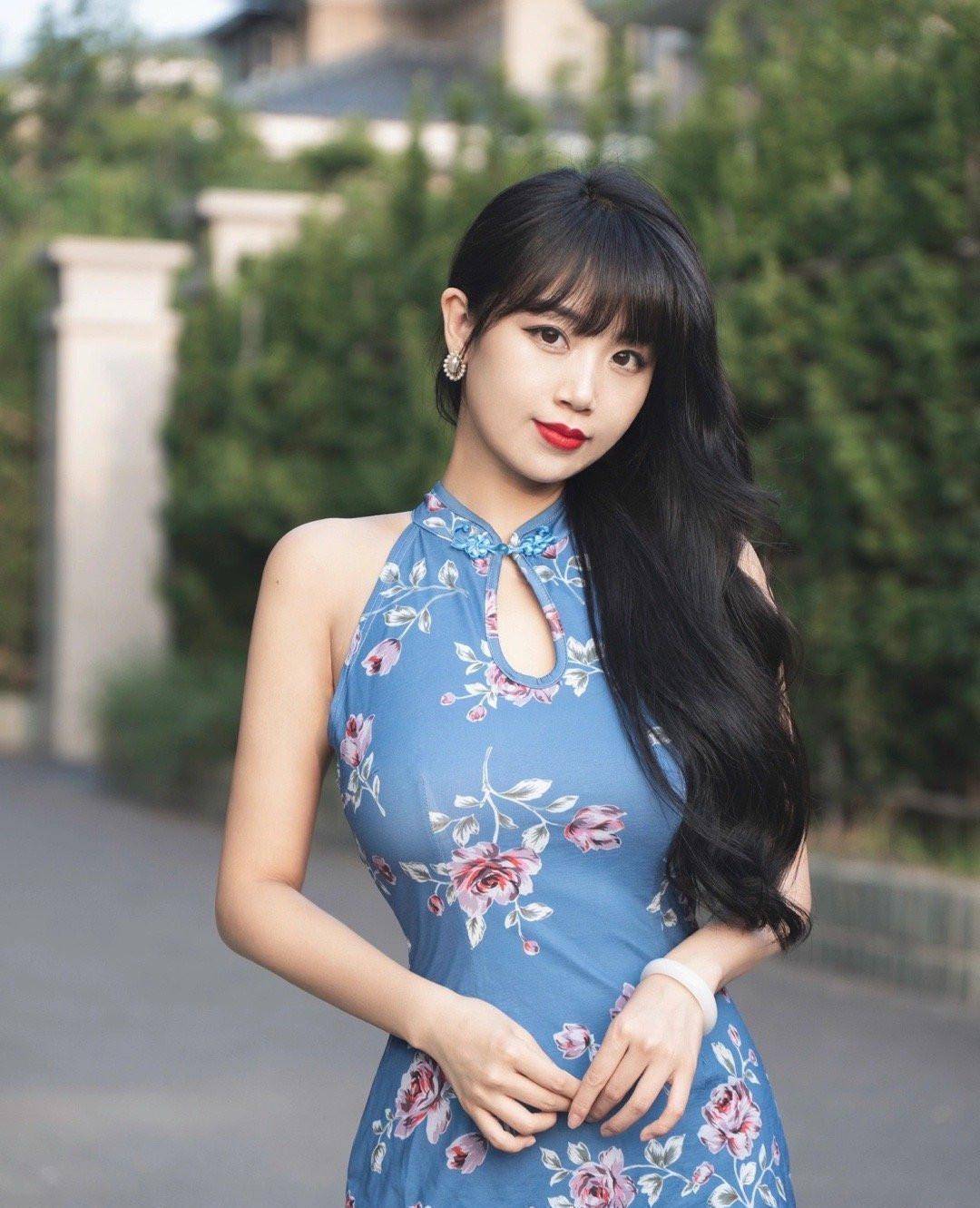 修身旗袍配高跟鞋,这就是气质女神的穿搭吗_女生_身材_曲线