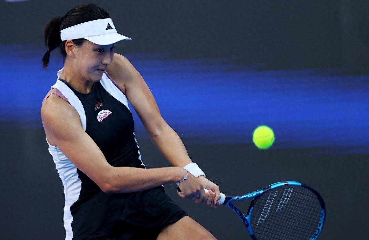 2比0!中国金花爆冷,4破发横扫法网8强,赛季第2胜top20