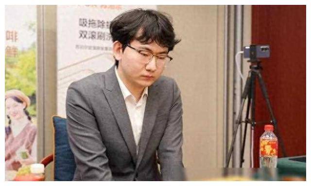 本周围棋赛申真谞逆袭柯洁成功晋级决赛一力辽狂胜余正