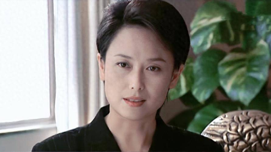 嫁给大8岁演员,二婚嫁给富商,如今60岁被宠成"公主"_左翎_王建成_时候