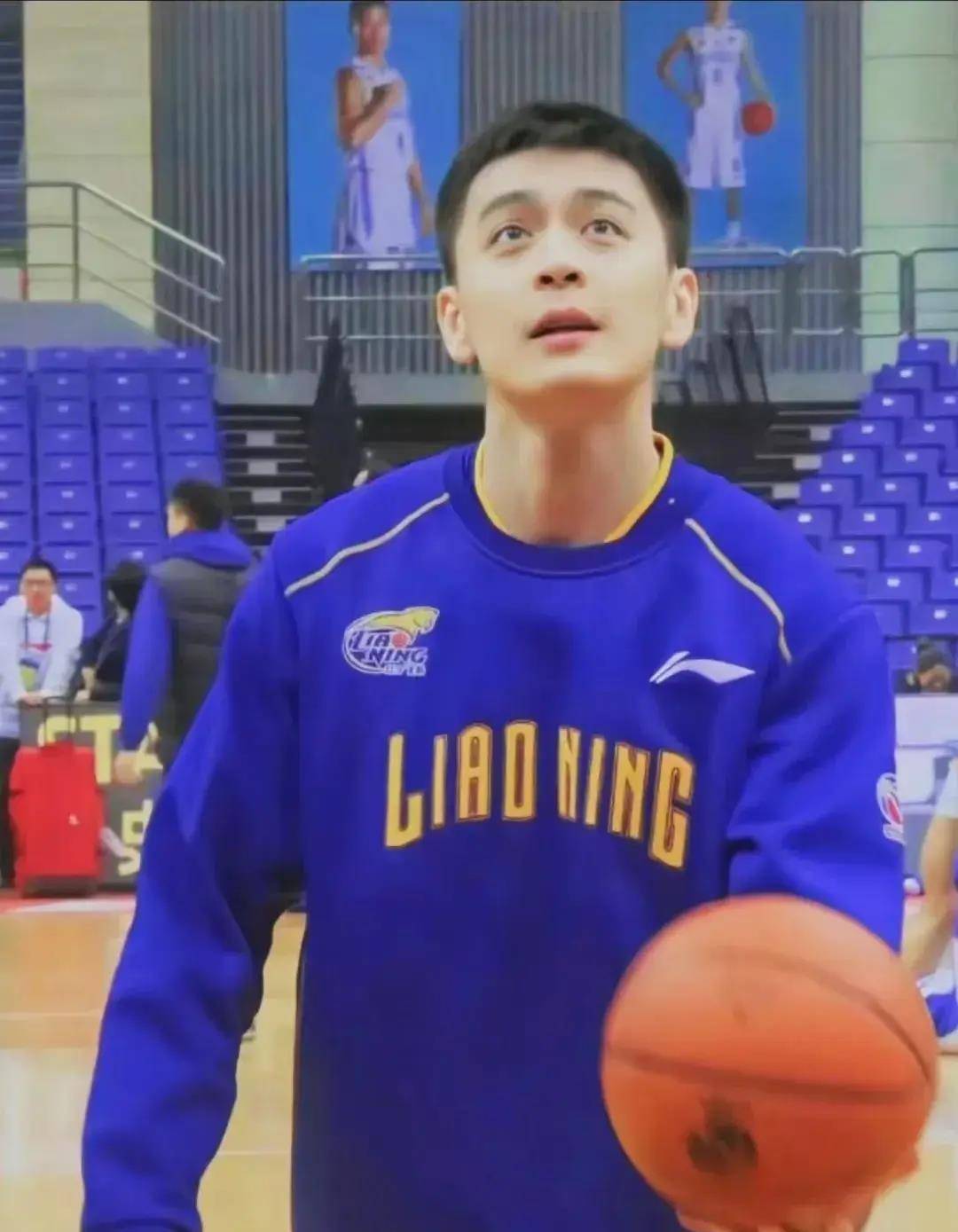 杨鸣是我们体坛颜值天花板,大家不会有意见吧!