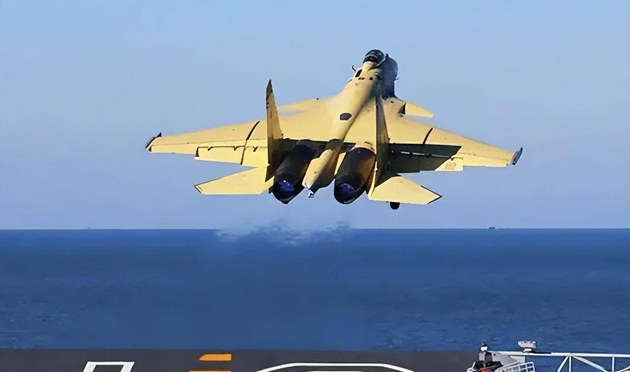 原创16年航母飞行员张超牺牲女儿仅2岁空姐妻子继承夫志应征入伍