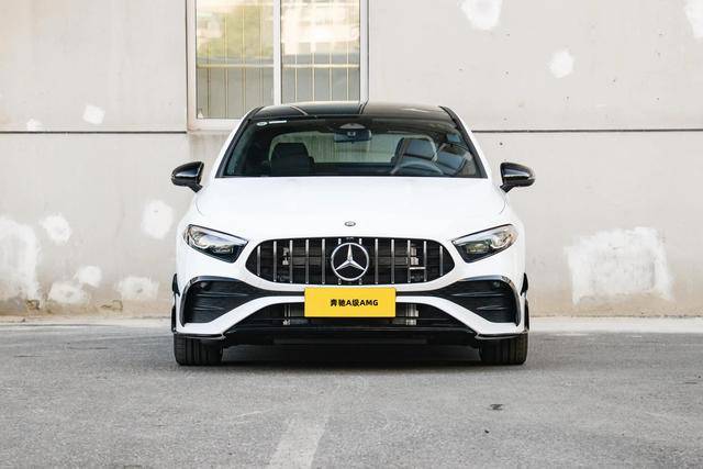新款奔驰a级amg a 35l上市,增加手机无线充电,售价41.