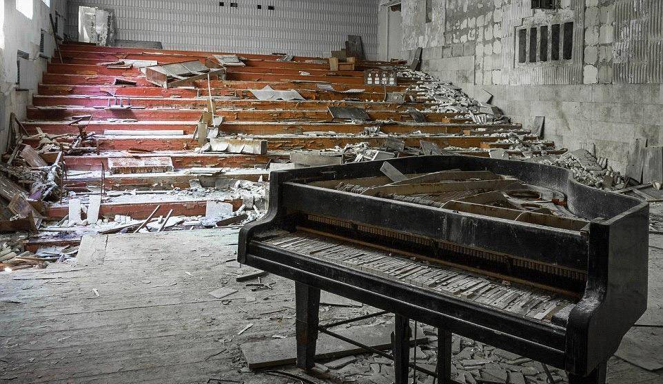 原创实拍切尔诺贝利核站旁的鬼城居民连夜撤走图7为爆炸的核电站