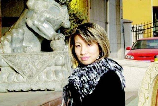 建立俱乐部1994年,陆莉才十八岁,却不得已退出体操生涯.