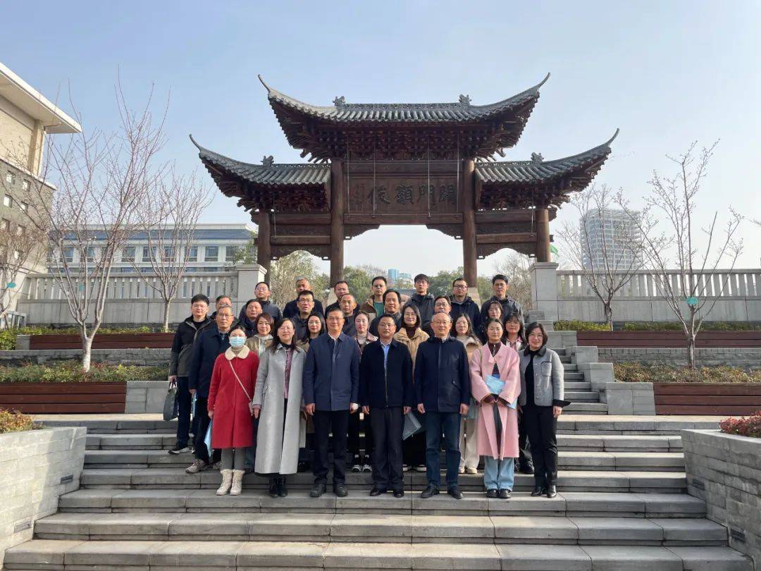 观摩学习拓思路交流经验提质量湖北省潜江中学教师赴武昌实验中学跟岗