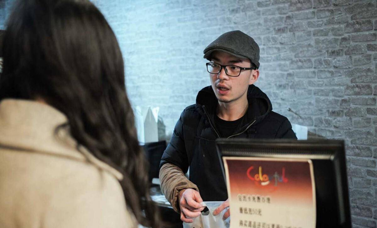 原创黄晓斌浙江医学院高材生本硕连读7年为何最终跑去开面包店