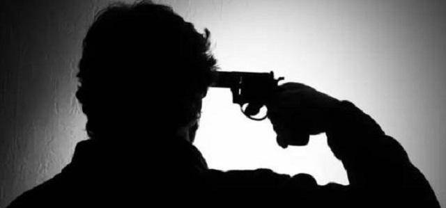 原创美国一财政部长直播自杀对着嘴巴扣动扳机电视台遭到投诉