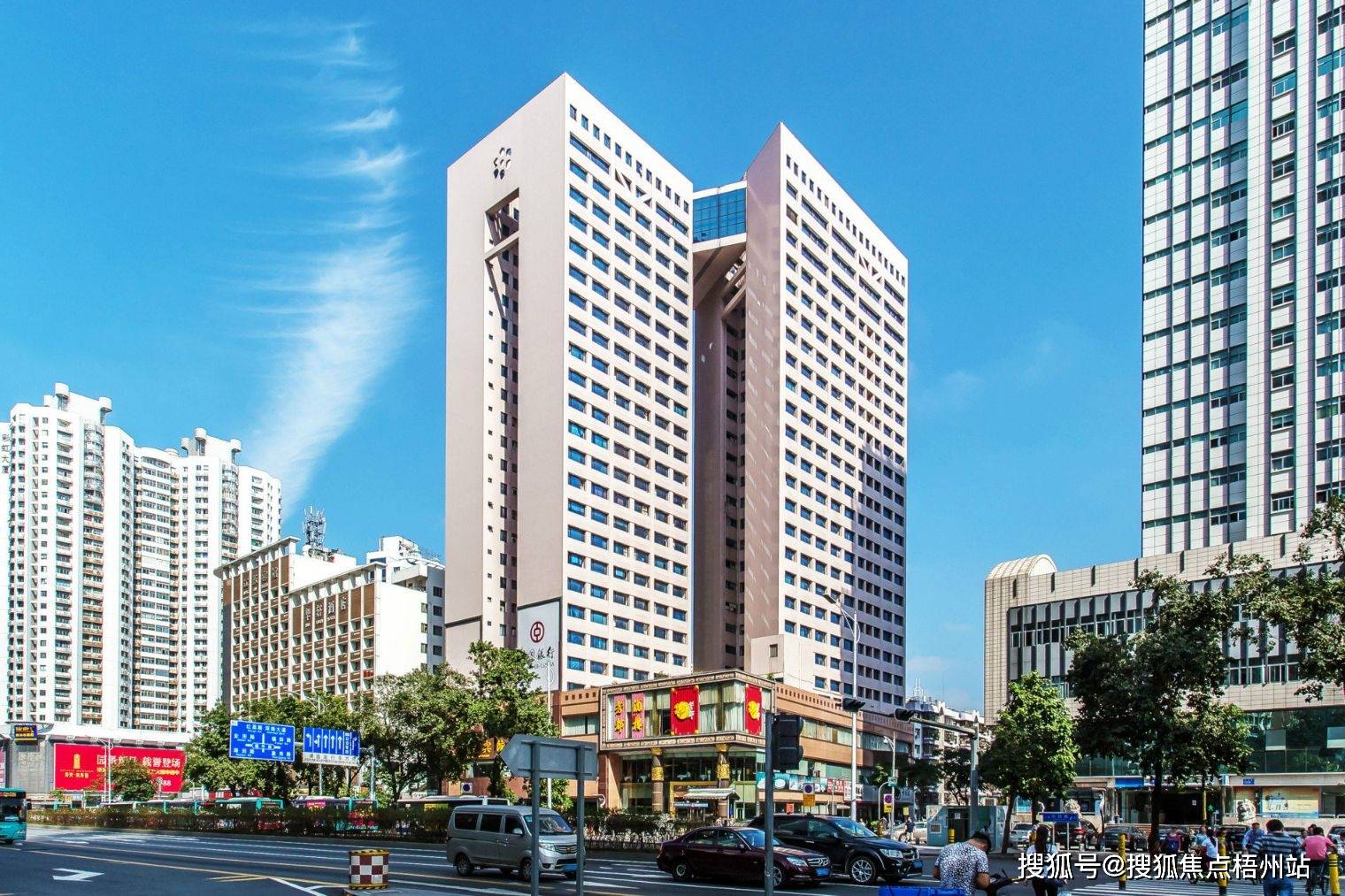 深圳福建大厦租120人独立办公室精装修带家具交通便利可注册