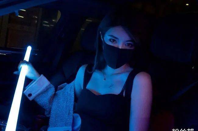 原创小温妮宣布11月解封复播建粉丝群发写真视频因时尚过大被停用