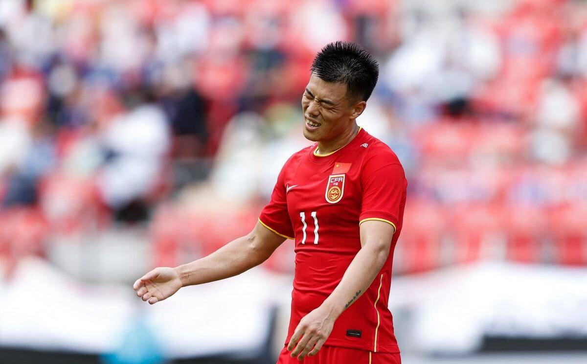 35岁老将有望重返国足,2球员或离队,张玉宁在列_谭龙_张琳芃_新加坡队