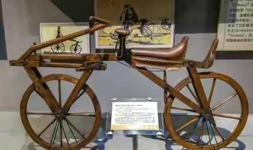历史上最早的自行车出现在1790年,由一名法国人发明出来