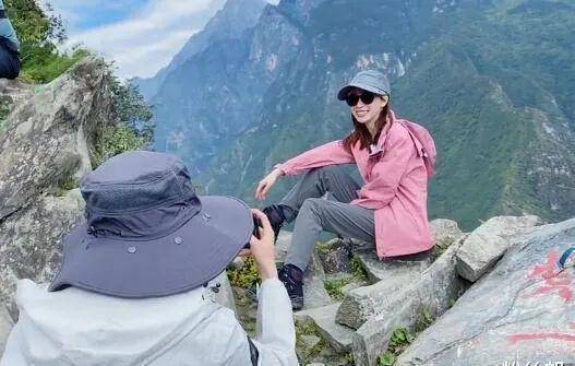 周二珂社交动态自爆已分手,并删除官宣恋情微博,会回