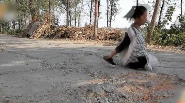 原创河南无腿女孩王娟6岁失去双腿靠单手走进大学如今怎么样了