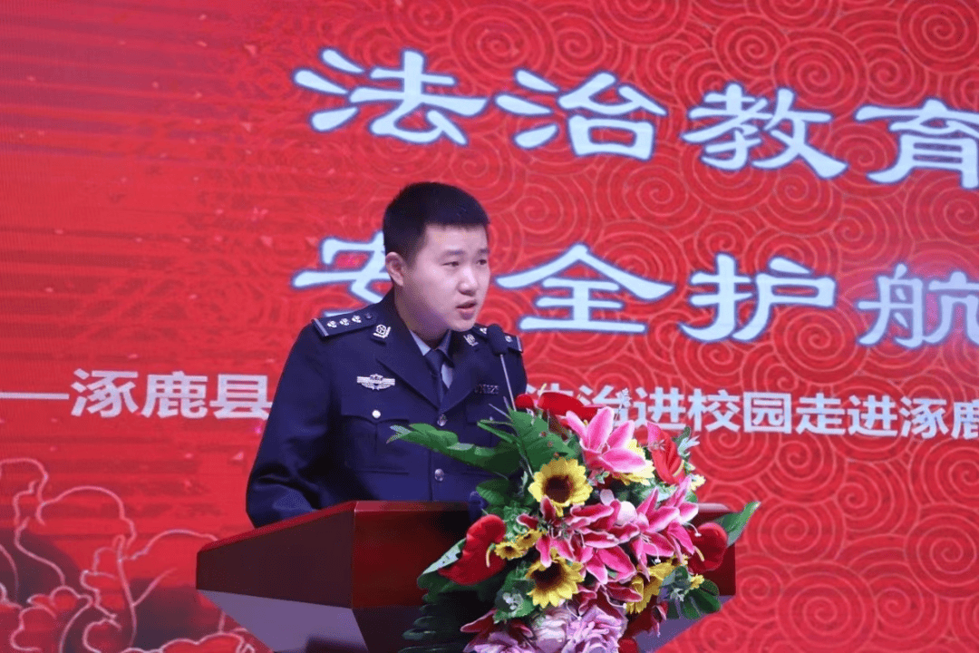 张家口市涿鹿县公安局开展打击整治网络谣言宣传活动
