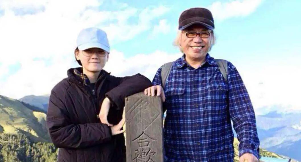 原创9年后爷孙恋现状曝光男方需要拄拐26岁林靖恩一脸疲惫