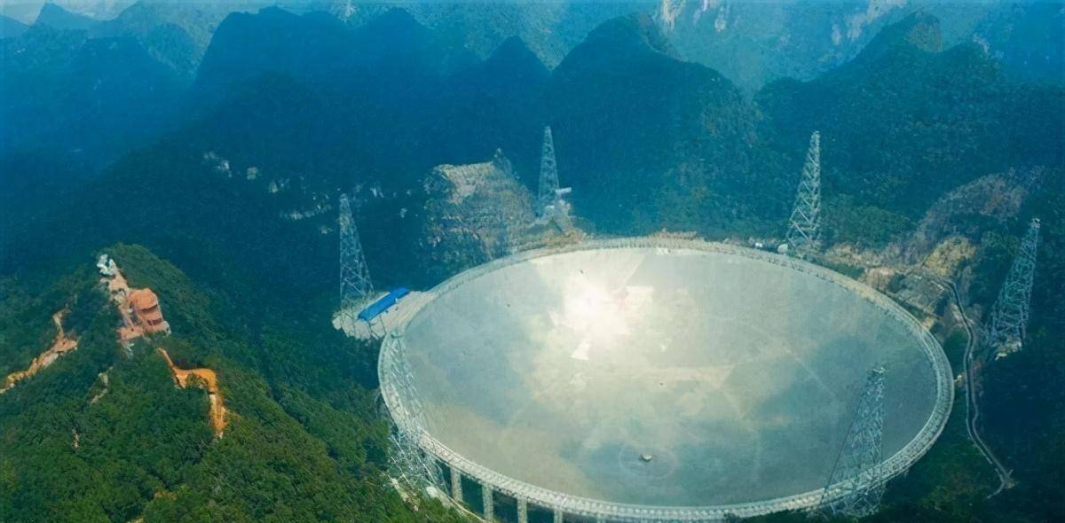 落成后的"天眼"鸟瞰图就在这一年,南仁东查出了肺癌,而且还是晚期.