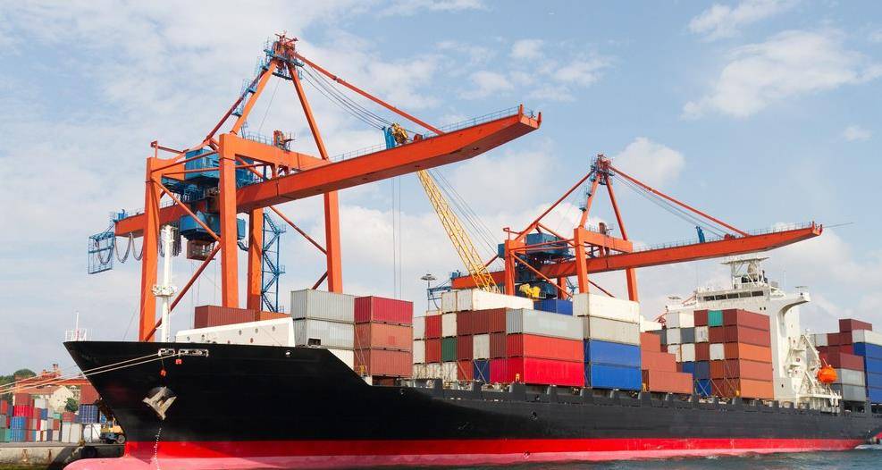 原创暴涨500中美航运费疯狂上涨中国赴美的集装箱为何收不回来