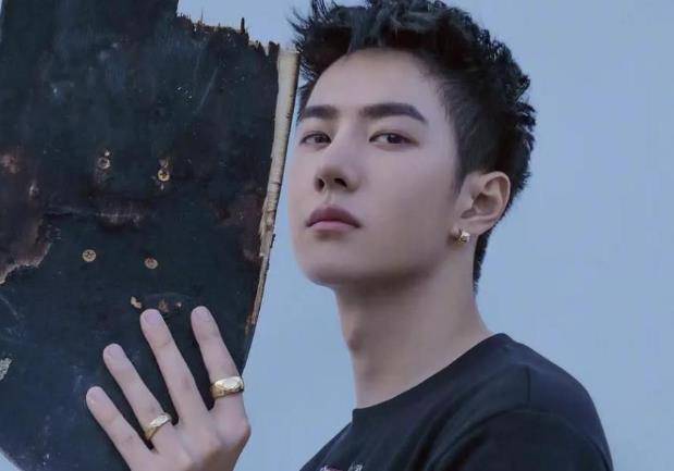 王一博如何做到又跩又火,还大摩托滑板乐高买到"破产"_时候_组合_经历