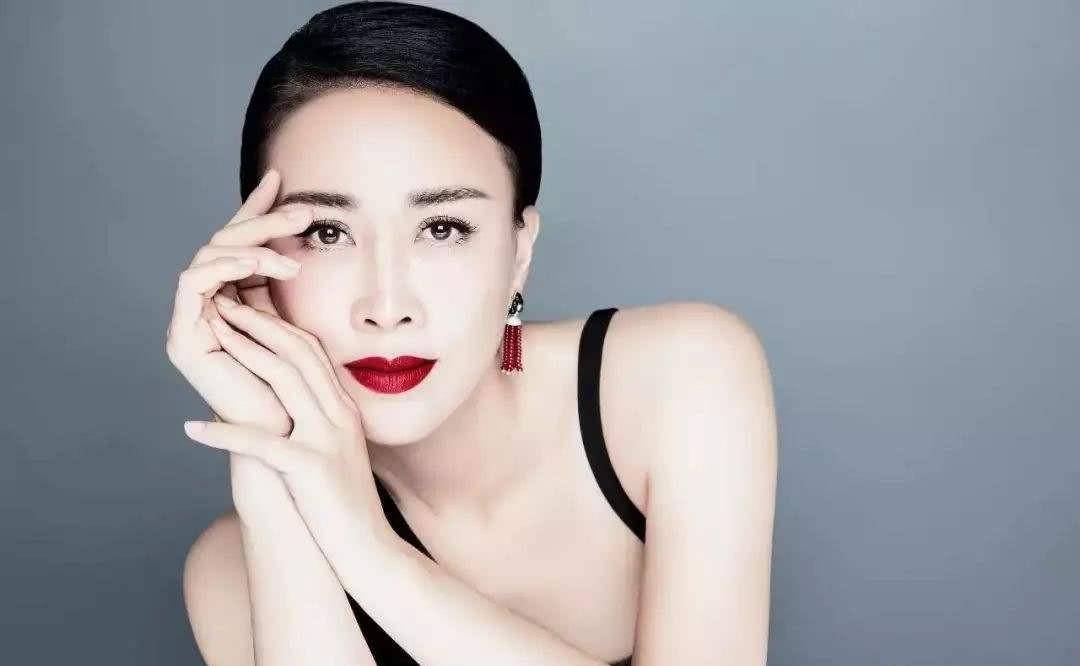 而田震在国外养病,不仅有老公张卫宁的多年不离不弃陪伴,更时常晒出