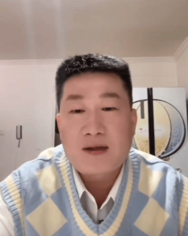 德云社又一对搭档裂穴了,张鹤伦直播说明原因,观众愣没看出来_张霄白