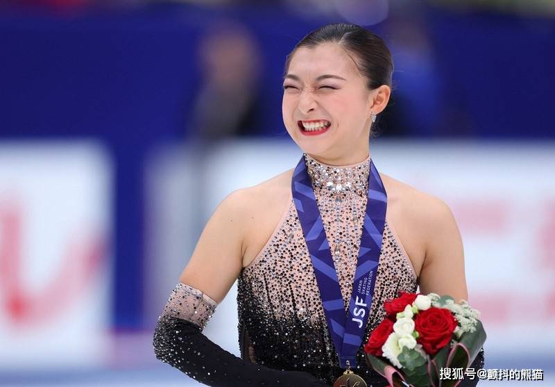 顶住重压绝地反击!坂本花织短节目第四名逆袭成三连霸_动作_目标_全场