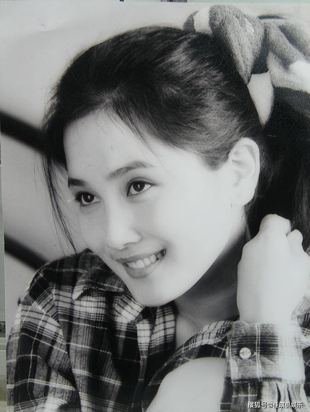 不提前夫侯勇,和女儿患难与共,如今45岁似冻龄少女_潘雨辰_沈蓉_孩子