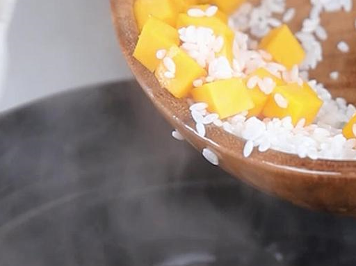 两者搭配是养胃,减肥,安神的极佳选择.燕麦南瓜粥——今