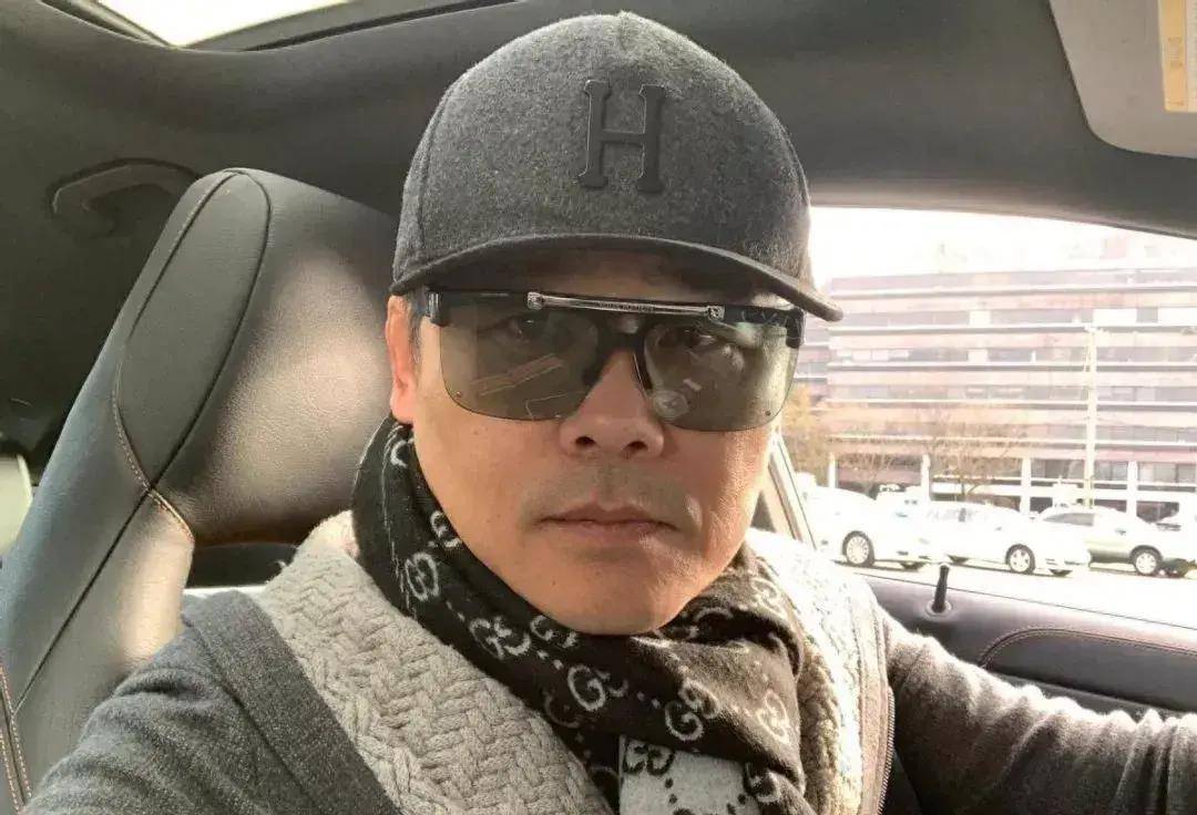 原创消失6年的周立波早已走上不归路沦为过街老鼠