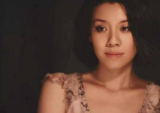 被名导白嫖三年后离开39岁高龄生子现在是中生代演员榜