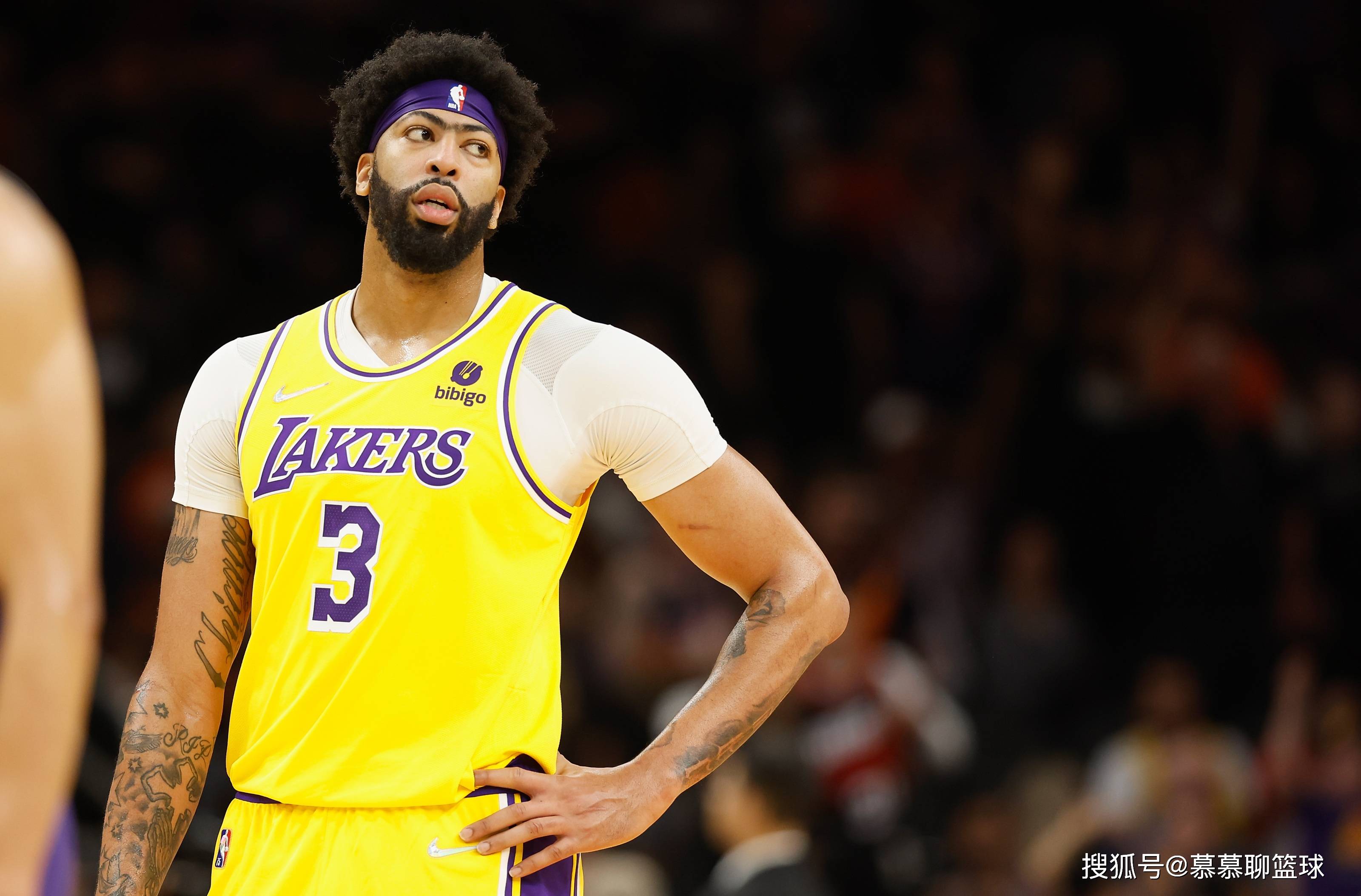 原创霸气回应浓眉嘲讽76人中锋里德恩比德在我面前都不敢如此猖狂