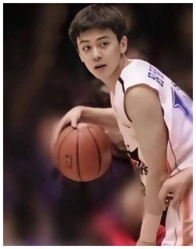 是泳池中的"白马王子"宁泽涛,还是乒乓球场上的"绅士"孔令辉?