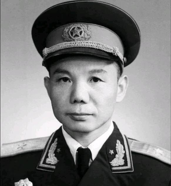 他是二野大秀才,抗战时从清华肆业参军,后被授少将,结局很惋惜_李震