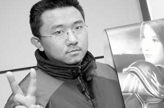 彭海涛有着和盖茨相似的辍学经历,家庭背景也同样雄厚,但却如同烟花只