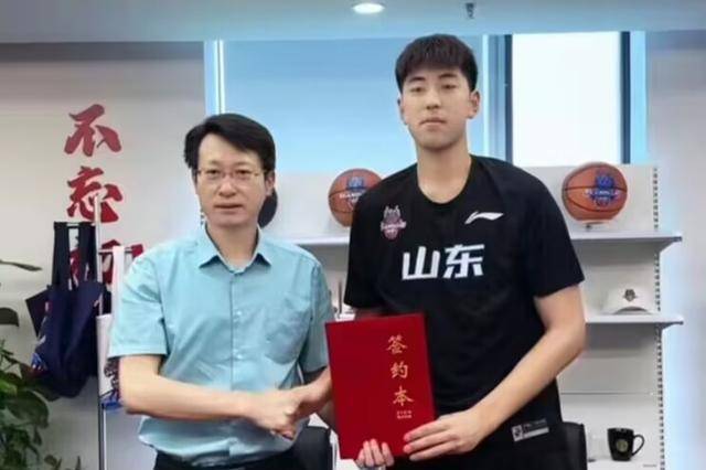 山东男篮陷低迷高诗岩急躁陶汉林呆滞巩晓彬虎狼之师待解