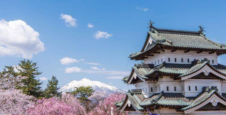 在青森县内也是数一数二的观光胜地"弘前公园"是我们的第三站.