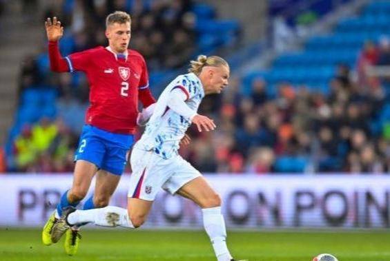 3分,预定金球奖无望_哈兰德_挪威_捷克队