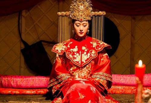 原创清宫剧中的骗局历史上皇后根本懒得进行宫斗地位就已碾压嫔妃