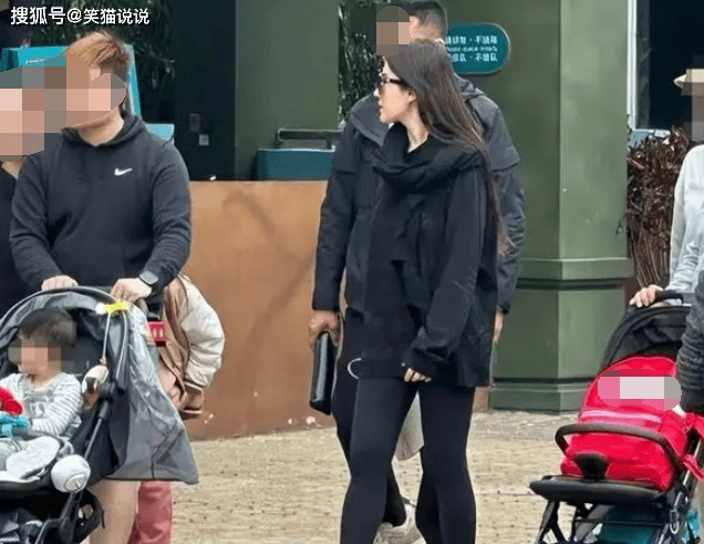 原创刘亦菲表姐晒两人合照姐妹俩合影好开心茜茜素颜笑容甜美