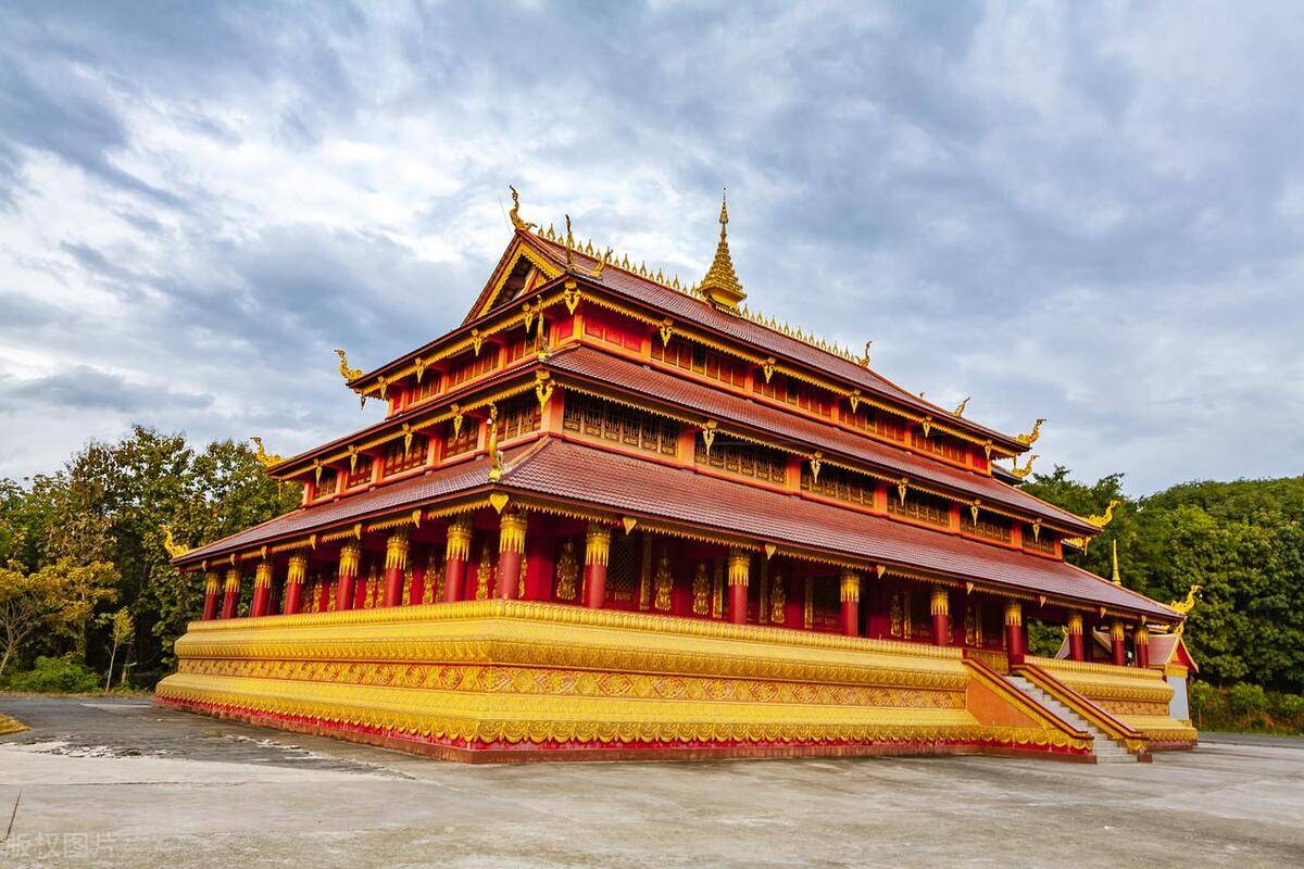 耿马县位于临沧以南,距离临沧市约两个小时车程.