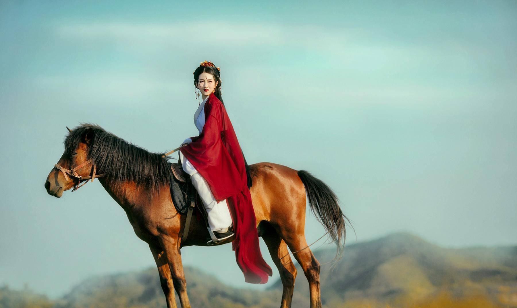 原创中国汉服简史先秦时期的老祖宗们都不穿裤子骑马射箭很尴尬