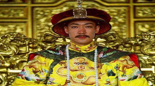 当时有继承资格的共有四人:皇八子永璇,皇十一子永瑆,皇十五子永琰和