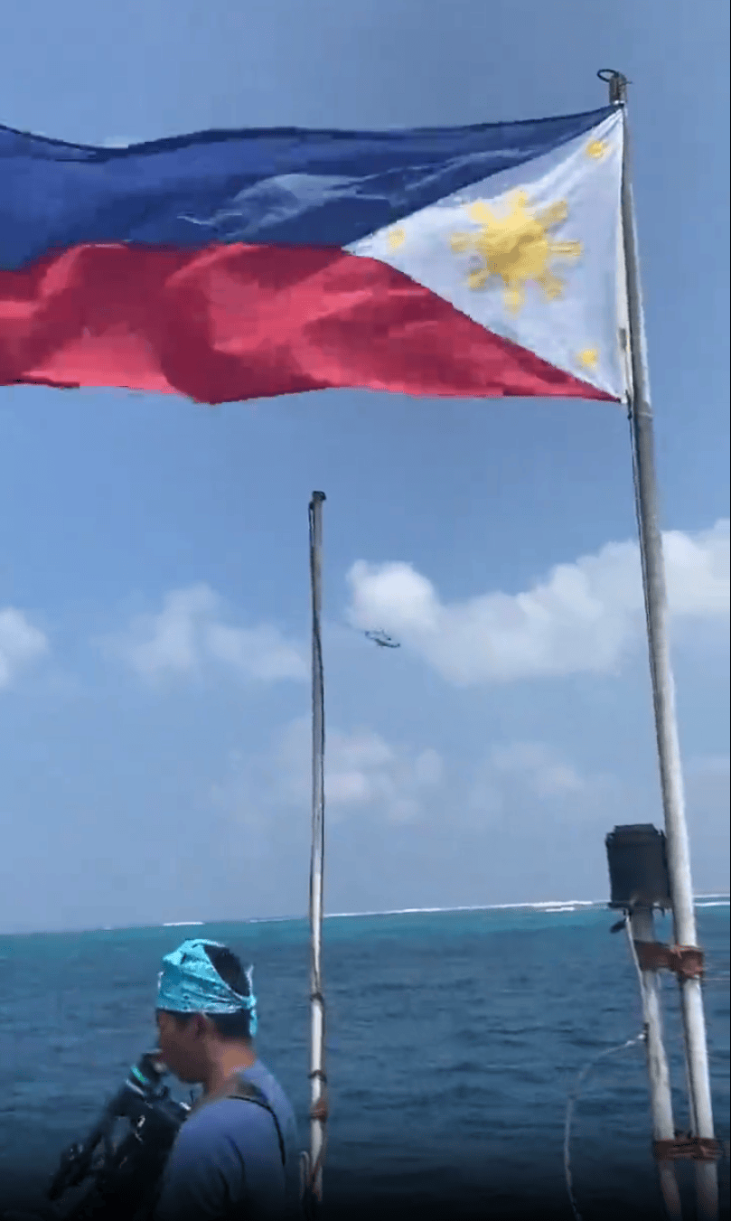 占了中业岛还不满足菲方突袭邻近岛礁刚登岛就被中方团团包围